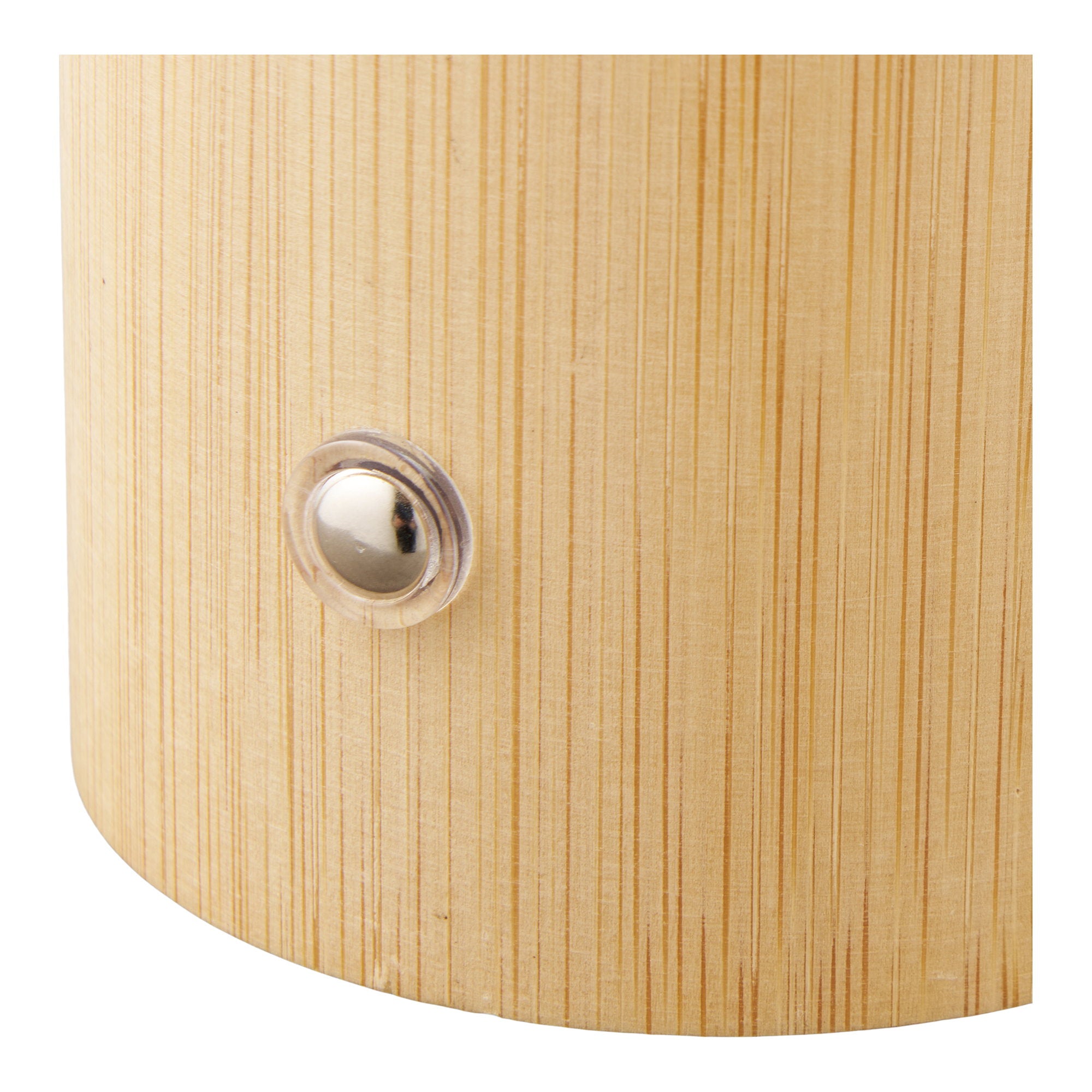Détail bouton interrupteur chromé lampe Stafford base bambou naturel