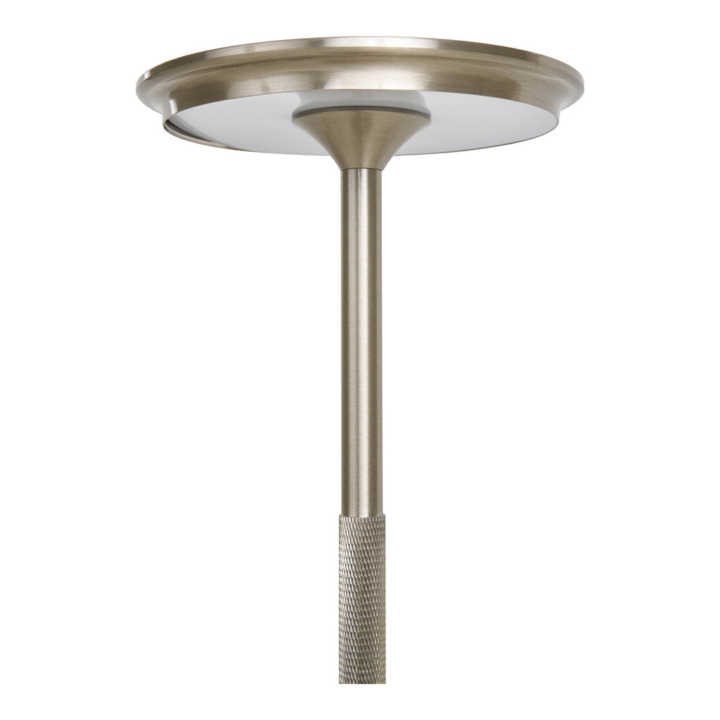 Détail diffuseur LED circulaire lampe Lyneham aluminium argent brossé knurling ciselé