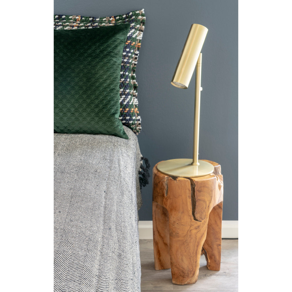 Lampe Paris laiton doré sur table de chevet bois brut, chambre mur gris ardoise