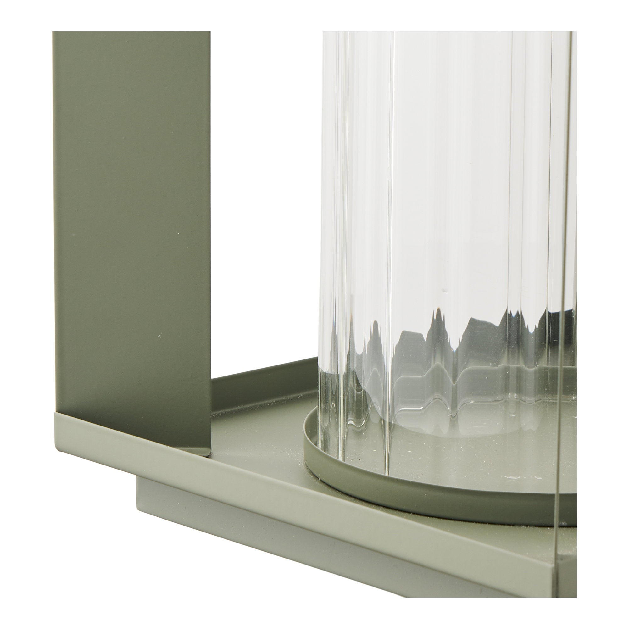 Détail base métal laqué vert kaki et cylindre verre strié lanterne Lohals