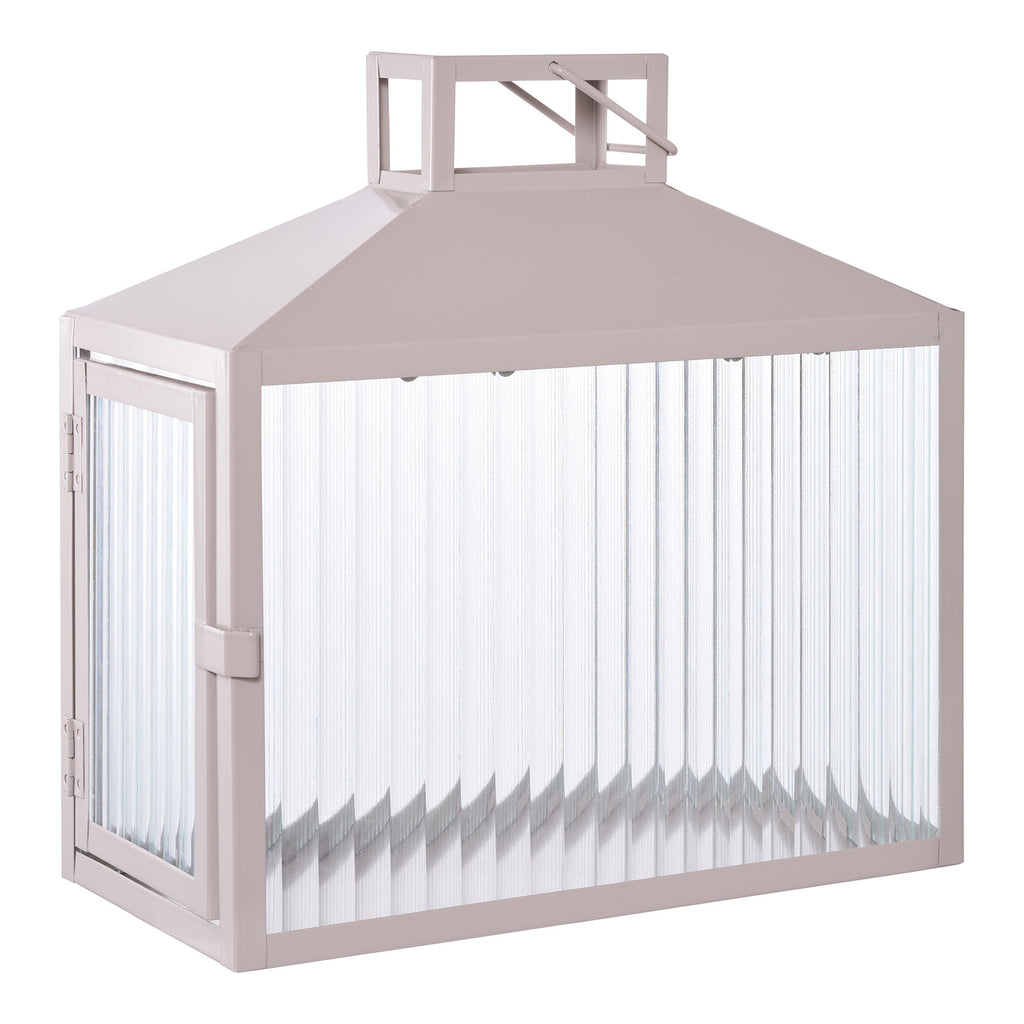 Lanterne Lucca beige en métal et verre côtelé forme maison, vue trois quarts fond blanc