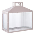 Lanterne Lucca beige en métal et verre côtelé forme maison, vue trois quarts fond blanc