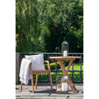 Lanterne Mysore laiton antique sur table bois terrasse extérieure jardin