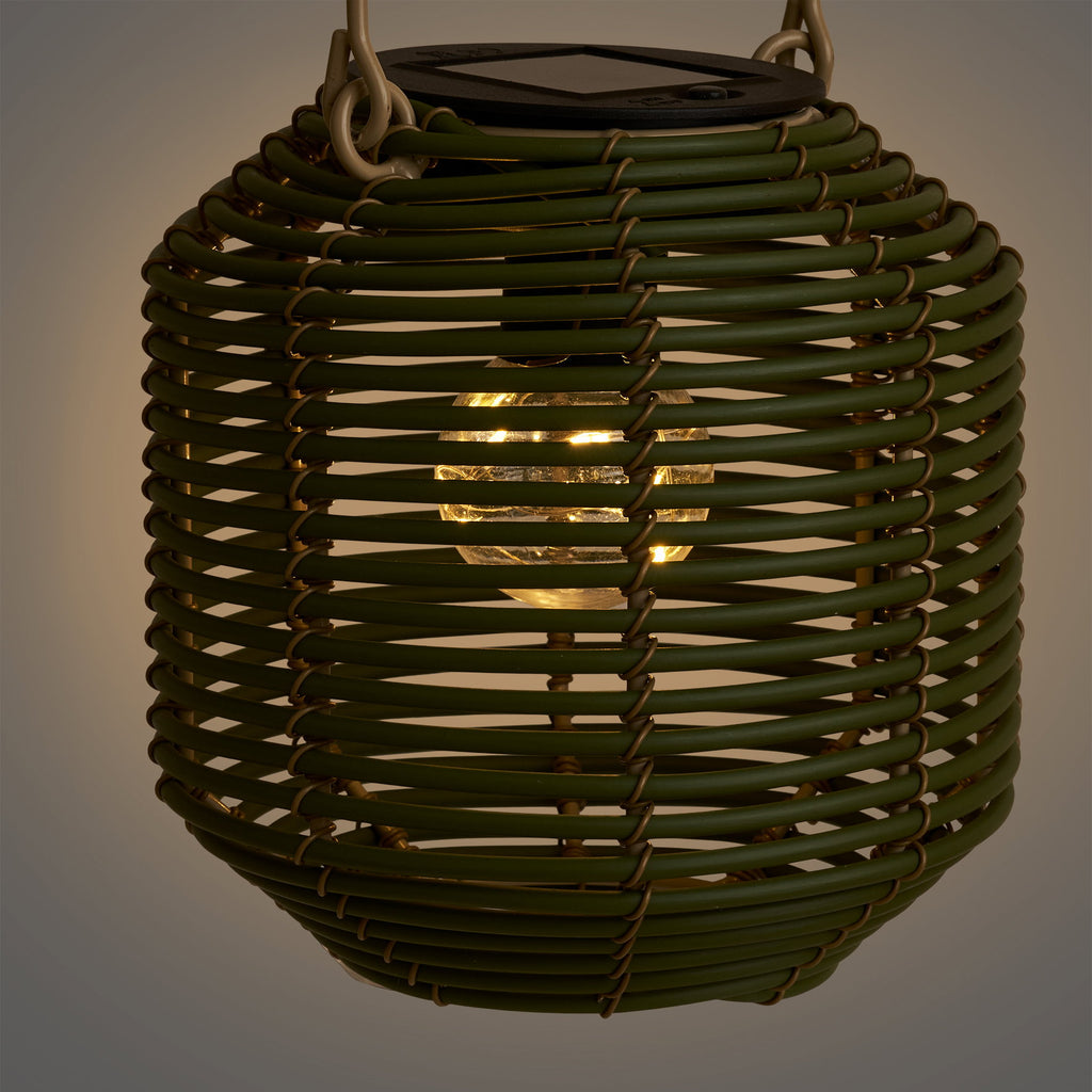 Lanterne Crewe verte allumée lumière dorée tamisée ambiance nuit