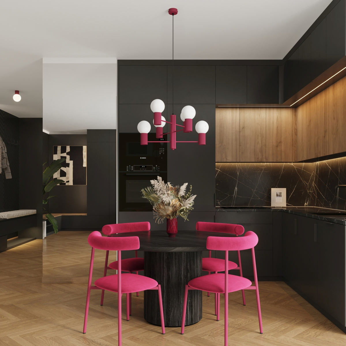 Lustre Halo laque bordeaux au-dessus d'une table ronde en bois sombre entourée de quatre chaises dans une cuisine ouverte