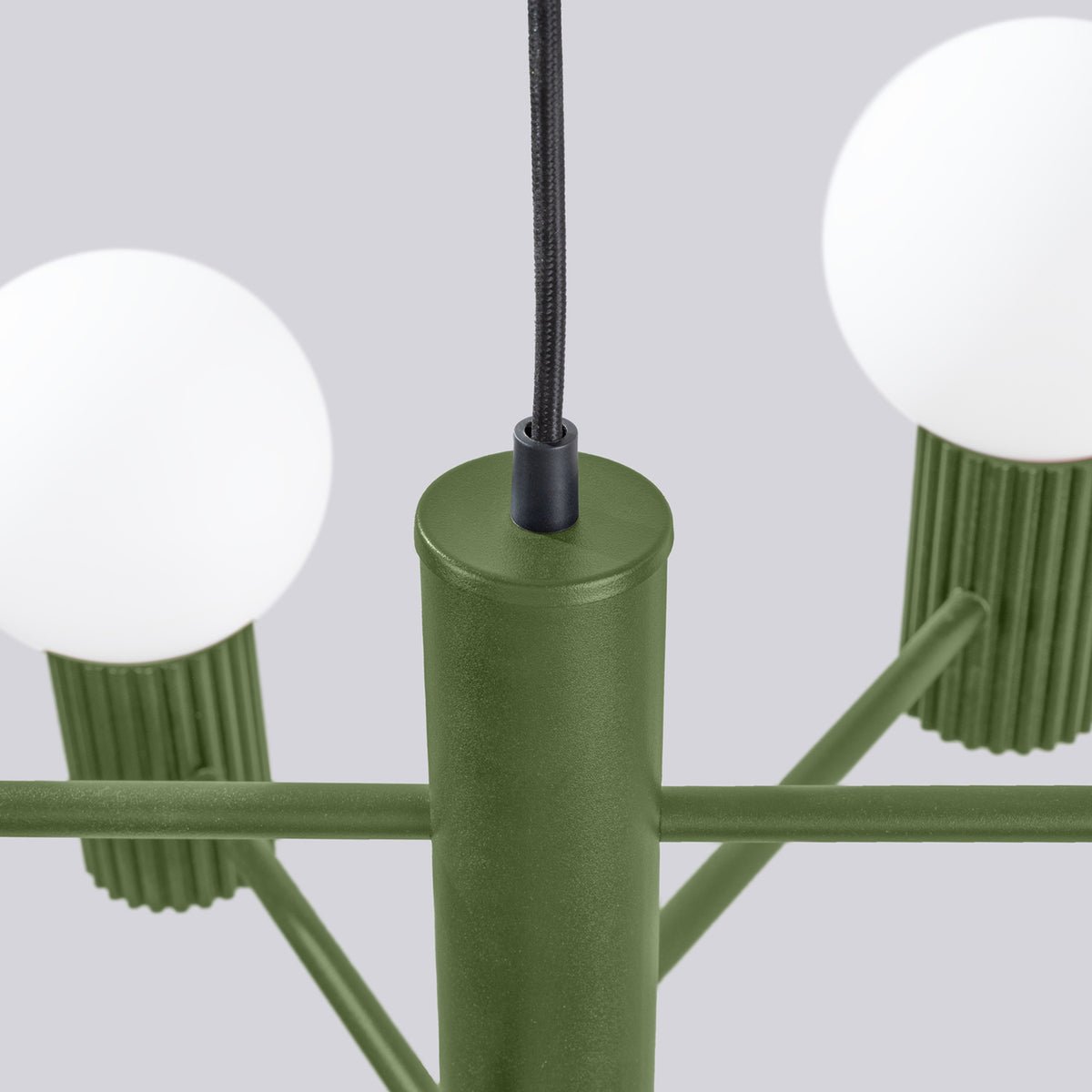 Haut du fût laque vert olive avec le passe-câble et le câble tressé noir