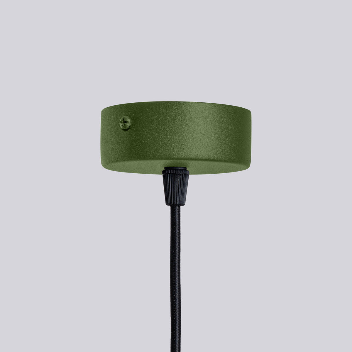 Rosace ronde laque vert olive avec ses vis latérales et le départ du câble tressé noir