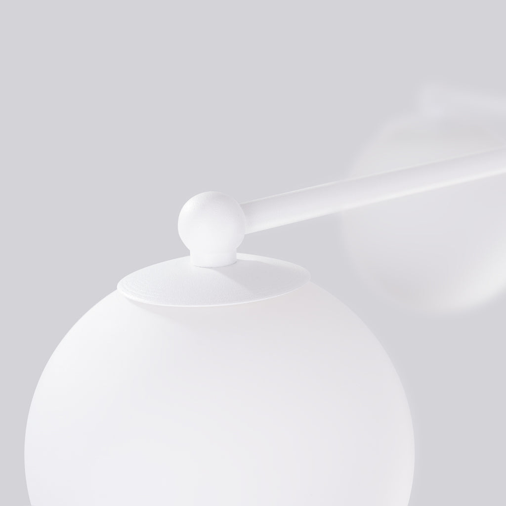 Lustre Astral 3 boules opale acier blanc G9, détail de la structure