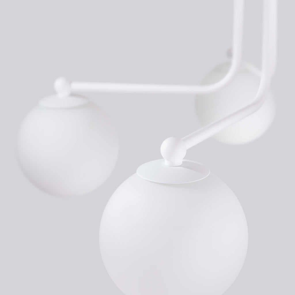 Lustre Astral 5 boules opale acier blanc G9, gros plan allumé