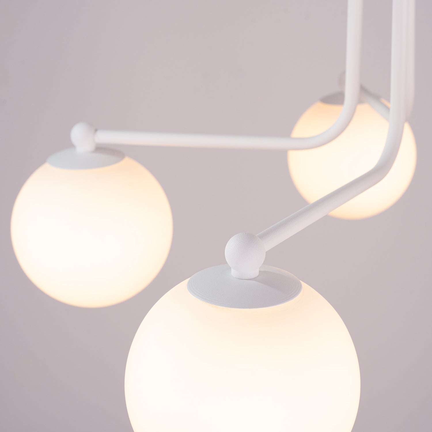 Lustre Astral 5 boules opale acier blanc G9, détail