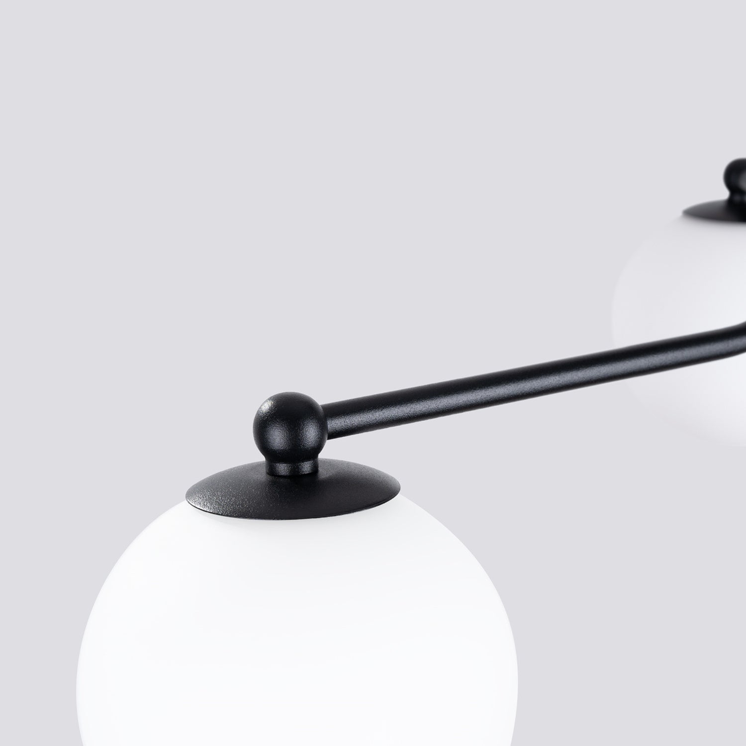 Lustre Astral 5 boules opale acier noir G9, détail