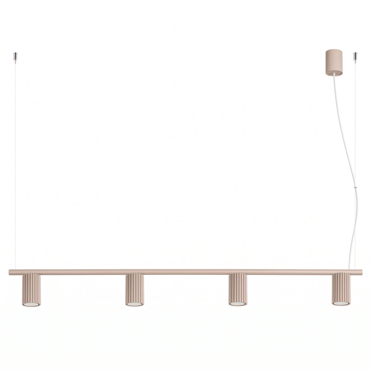 Lustre barre Karbon laque taupe à quatre spots cannelés suspendu par deux câbles sur fond blanc