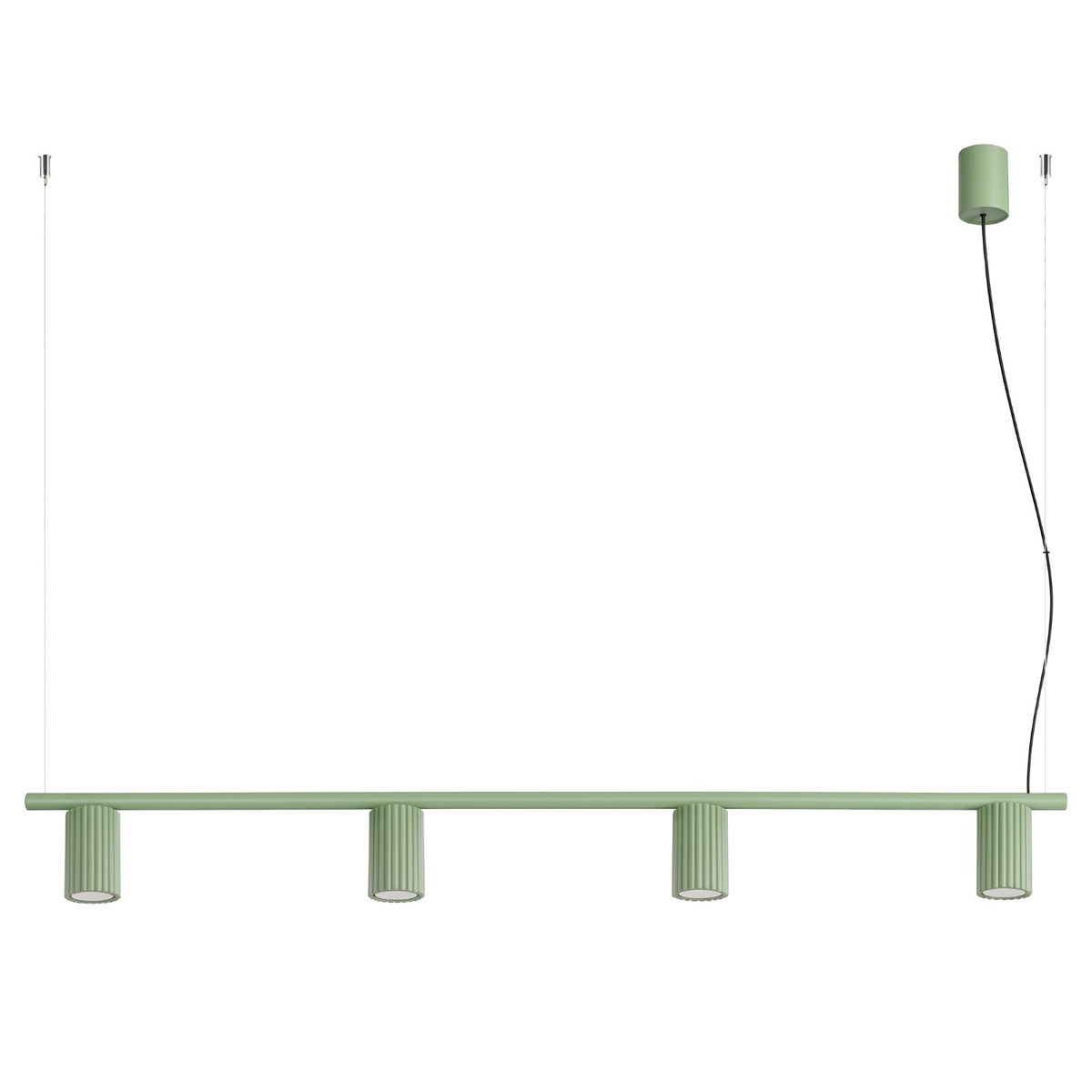 Lustre barre Karbon laque vert sauge à quatre spots cannelés suspendu par deux câbles sur fond blanc