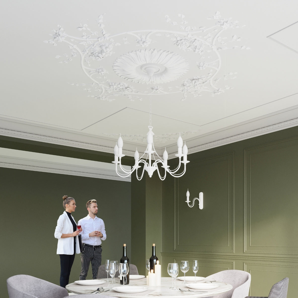 Lustre Minerwa 7 métal blanc sous un plafond mouluré au-dessus d'une table dressée avec une applique Minerwa au mur
