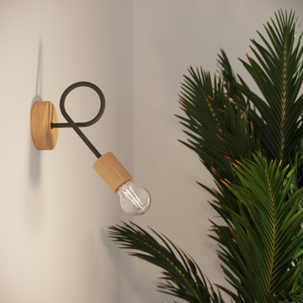 Lustre Ember 3 bois et métal noir E27 en situation dans un intérieur