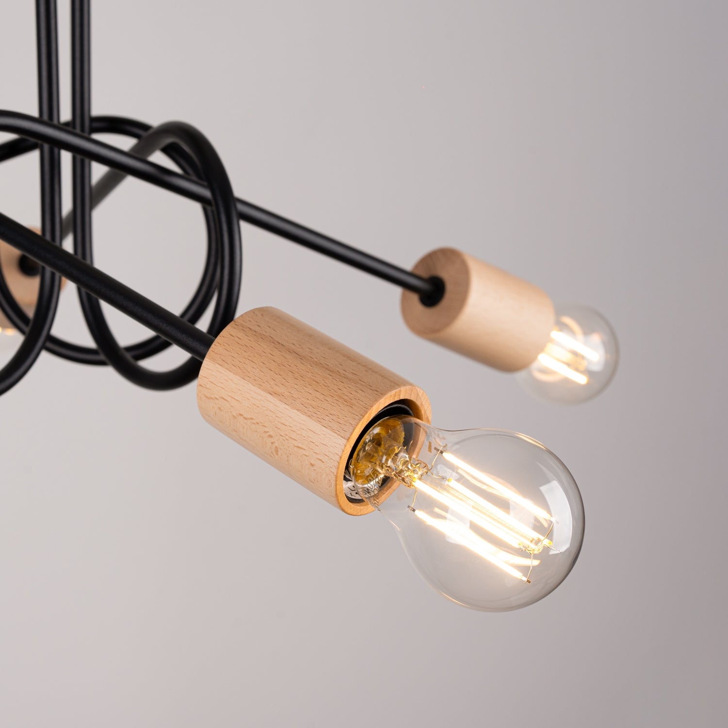 Lustre Ember 5 bois et métal noir E27, gros plan