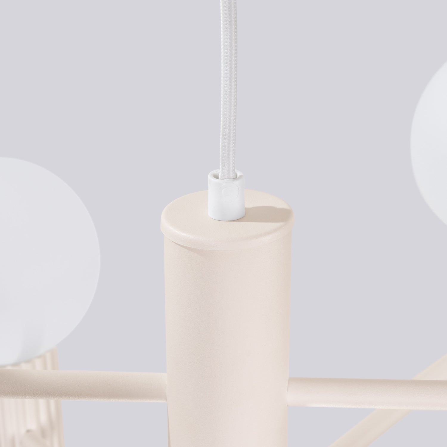 Lustre Halo 6 boules opale beige et sa rosace