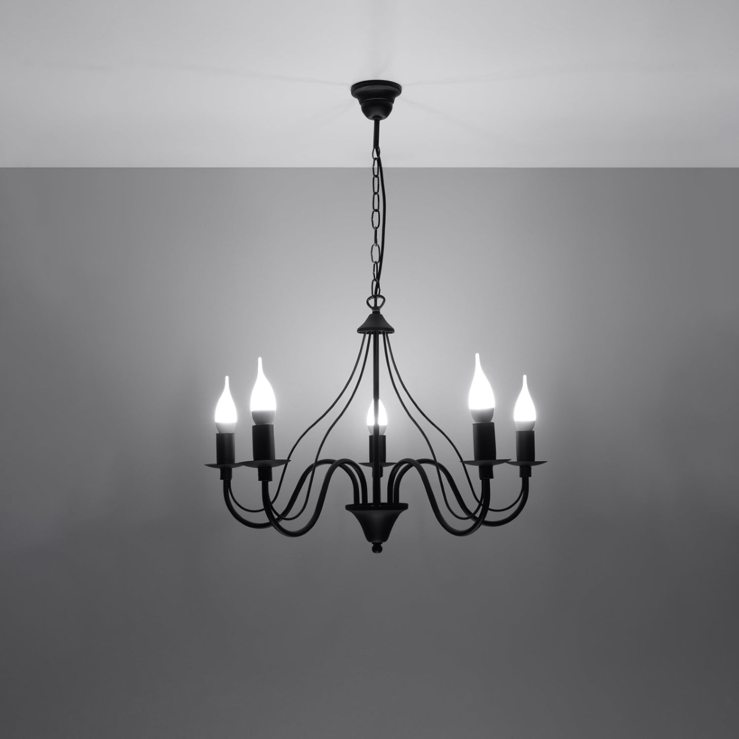 Lustre Minerwa 5 noir allumé, ampoules bougie