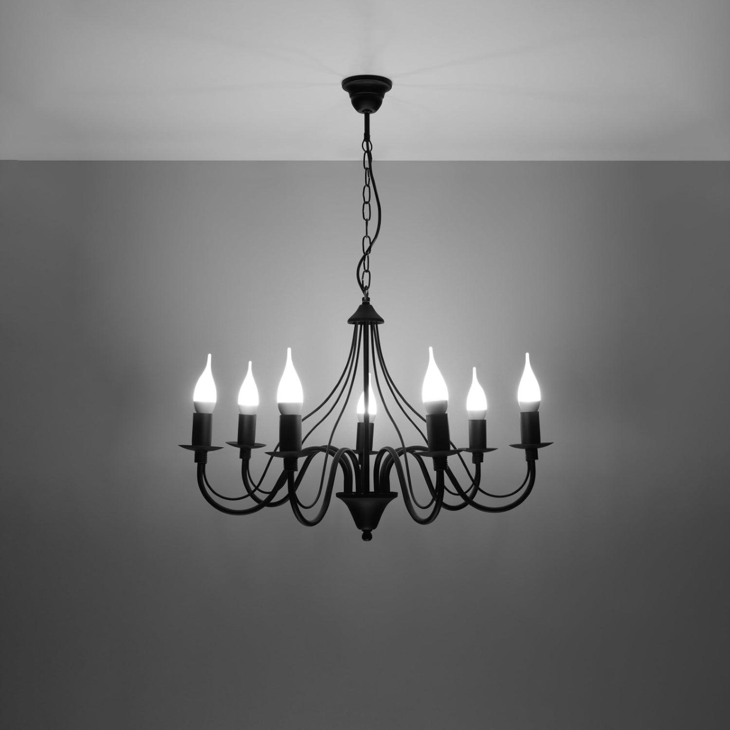 Lustre Minerwa 7 noir allumé, ampoules bougie