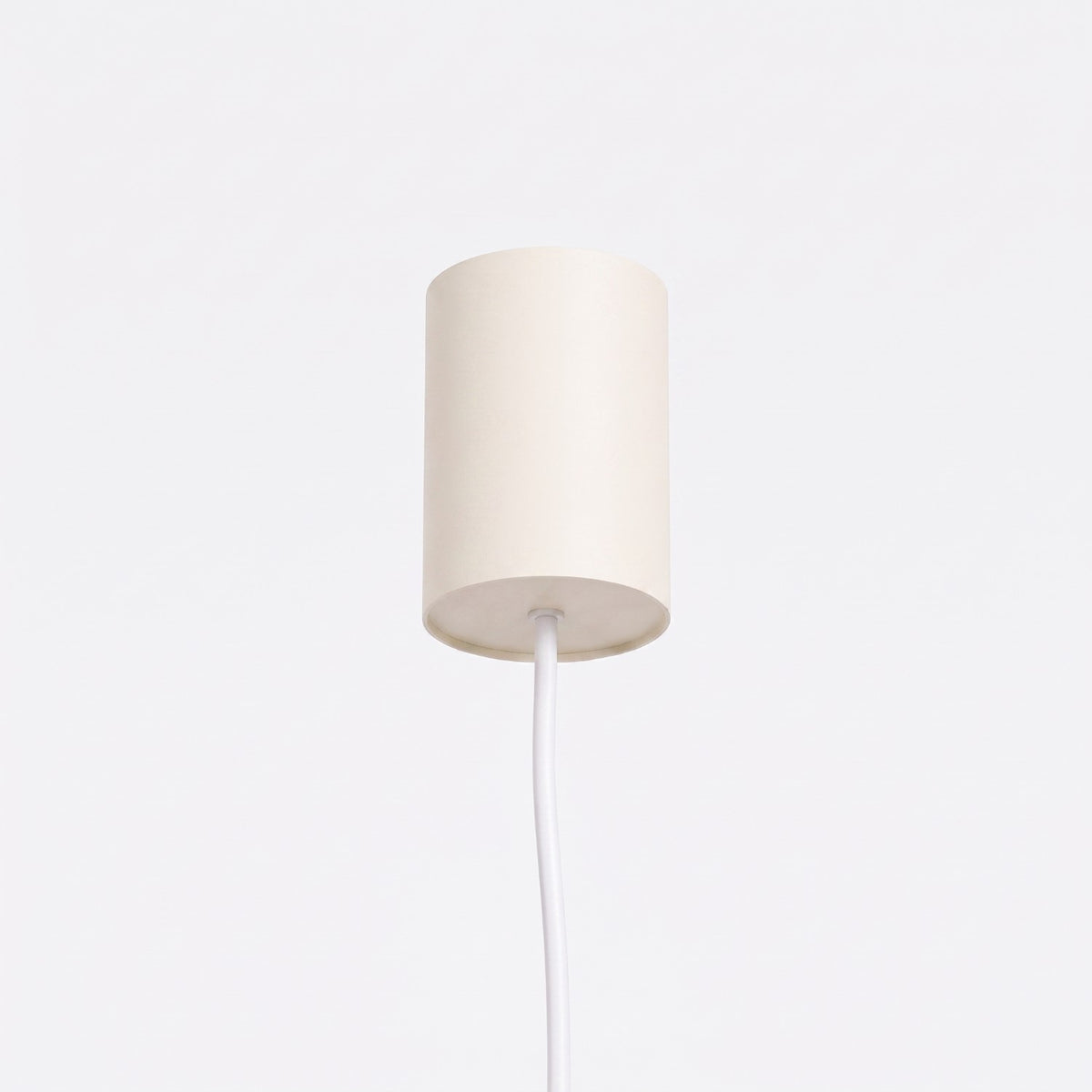 Rosace cylindrique du lustre Ovio 4 laque beige et son câble d’alimentation