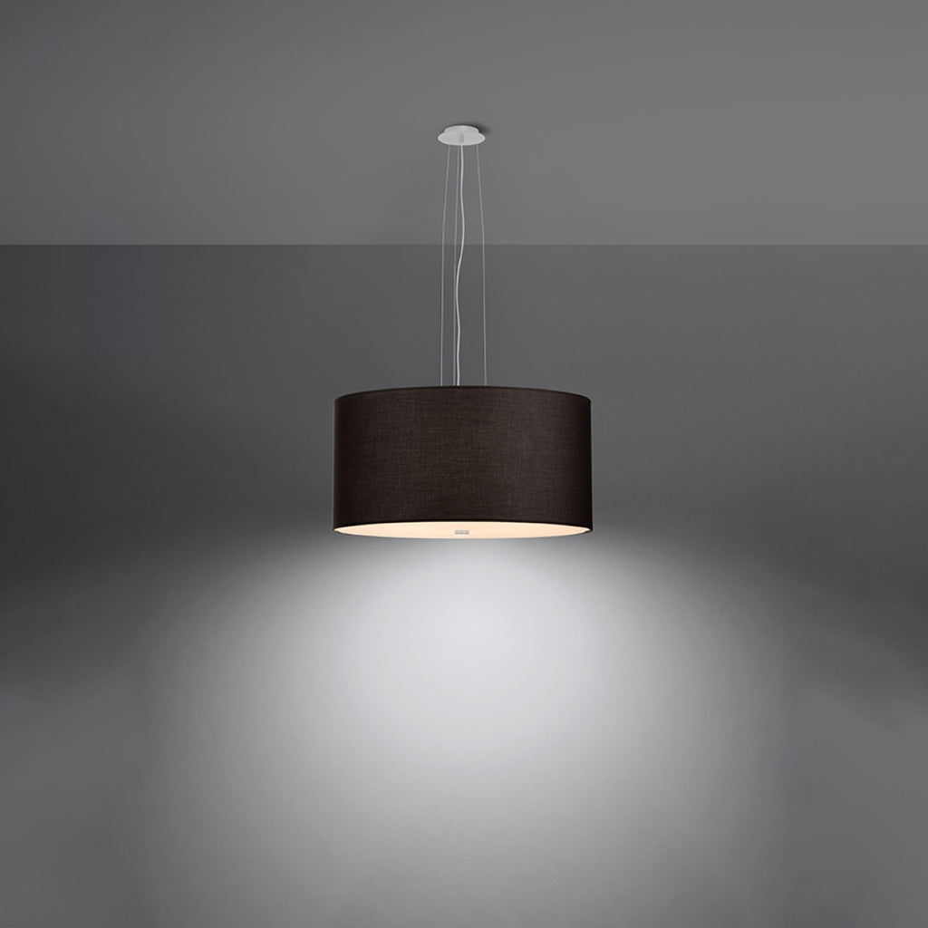 Lustre Otto 50 en tissu noir allumé, lumière diffusée par le verre vers le bas
