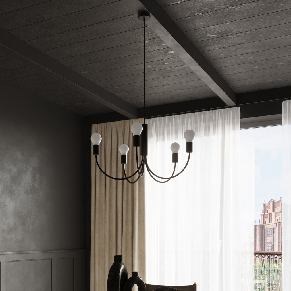 Lustre Piccolo 3 en métal noir dans un intérieur contemporain