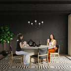 Lustre Piccolo 3 en métal noir dans une pièce de vie