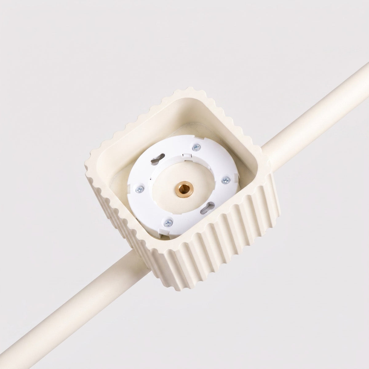 Dessous d'une tête du lustre Riff 4 laque beige sans ampoule avec la douille GX53