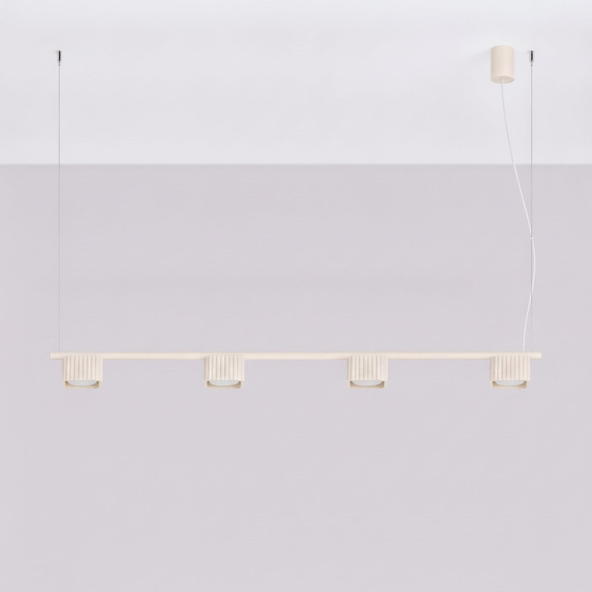 Lustre Riff 4 laque beige éteint suspendu sous le plafond