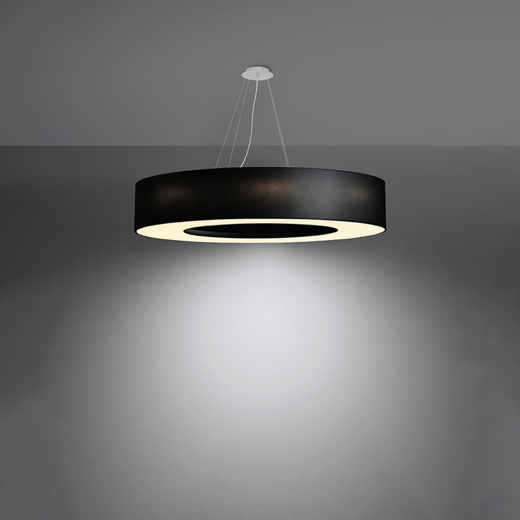 Lustre Saturno 90 en tissu noir allumé, lumière diffusée vers le bas