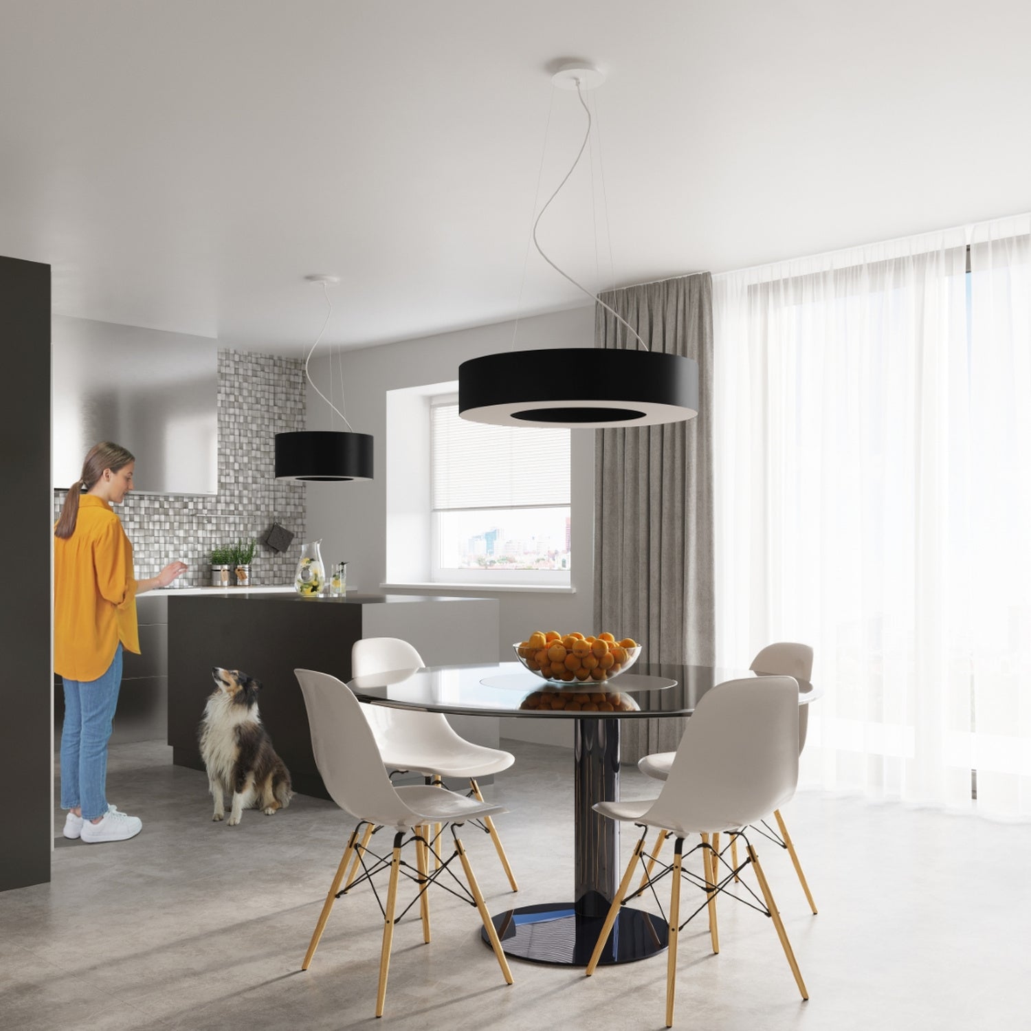 Lustre Saturno Slim 50 en tissu noir suspendu au-dessus d'une table