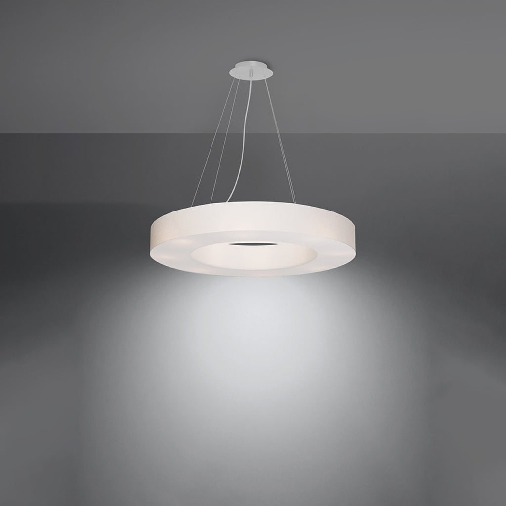 Lustre Saturno Slim 70 en tissu blanc allumé, halo lumineux diffusé vers le bas