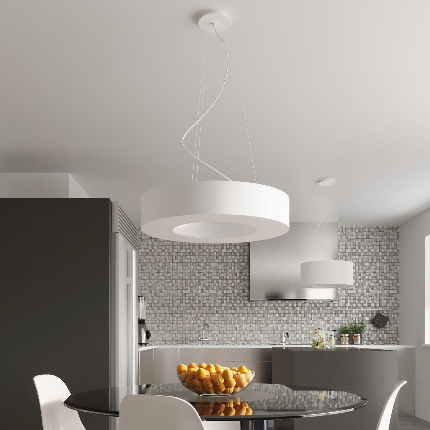 Lustre Saturno Slim 70 en tissu blanc dans un séjour contemporain