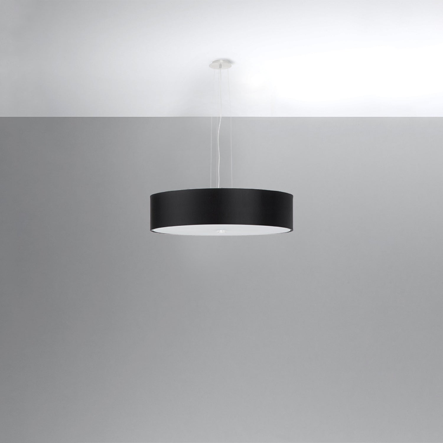 Lustre Skala 50 en tissu noir, vue montrant le diffuseur en verre dépoli