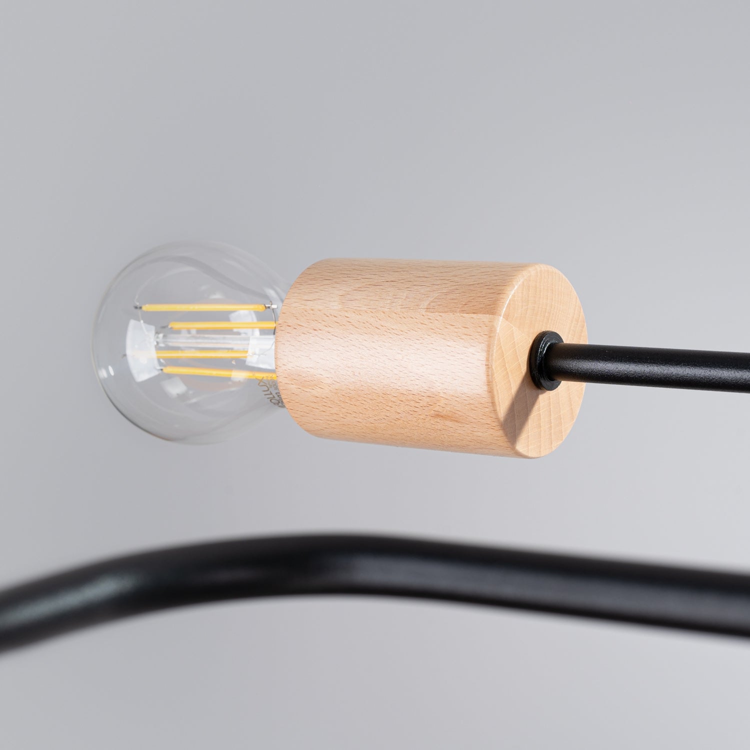 Lustre Timbo 8 bois et métal noir E27, détail de la structure
