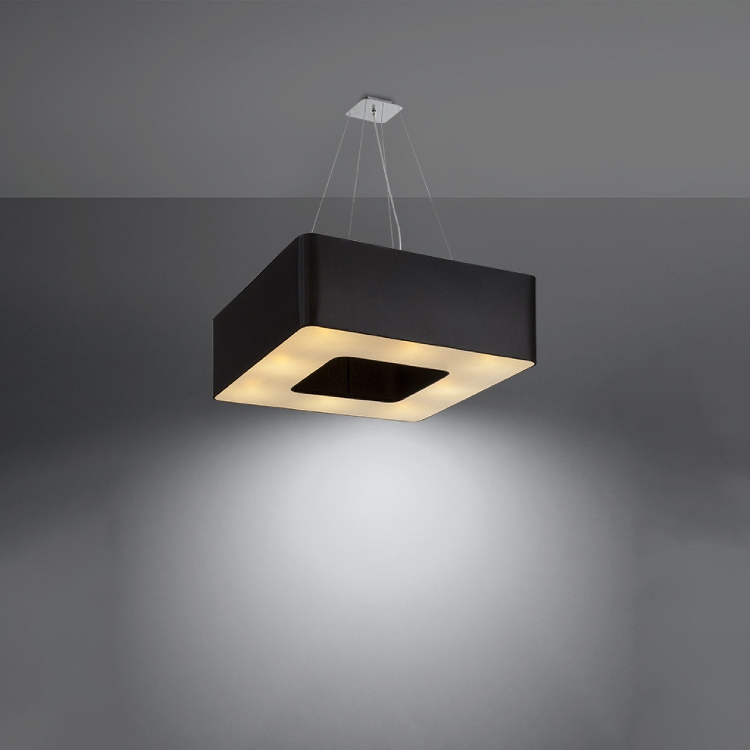 Lustre Urano 60 en tissu noir allumé, lumière diffusée vers le bas