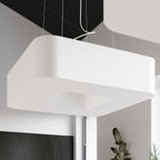 Lustre Urano 80 en tissu blanc dans un séjour spacieux