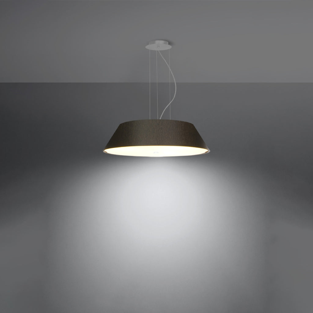 Lustre Vega 60 en tissu noir allumé, lumière diffusée par le verre vers le bas