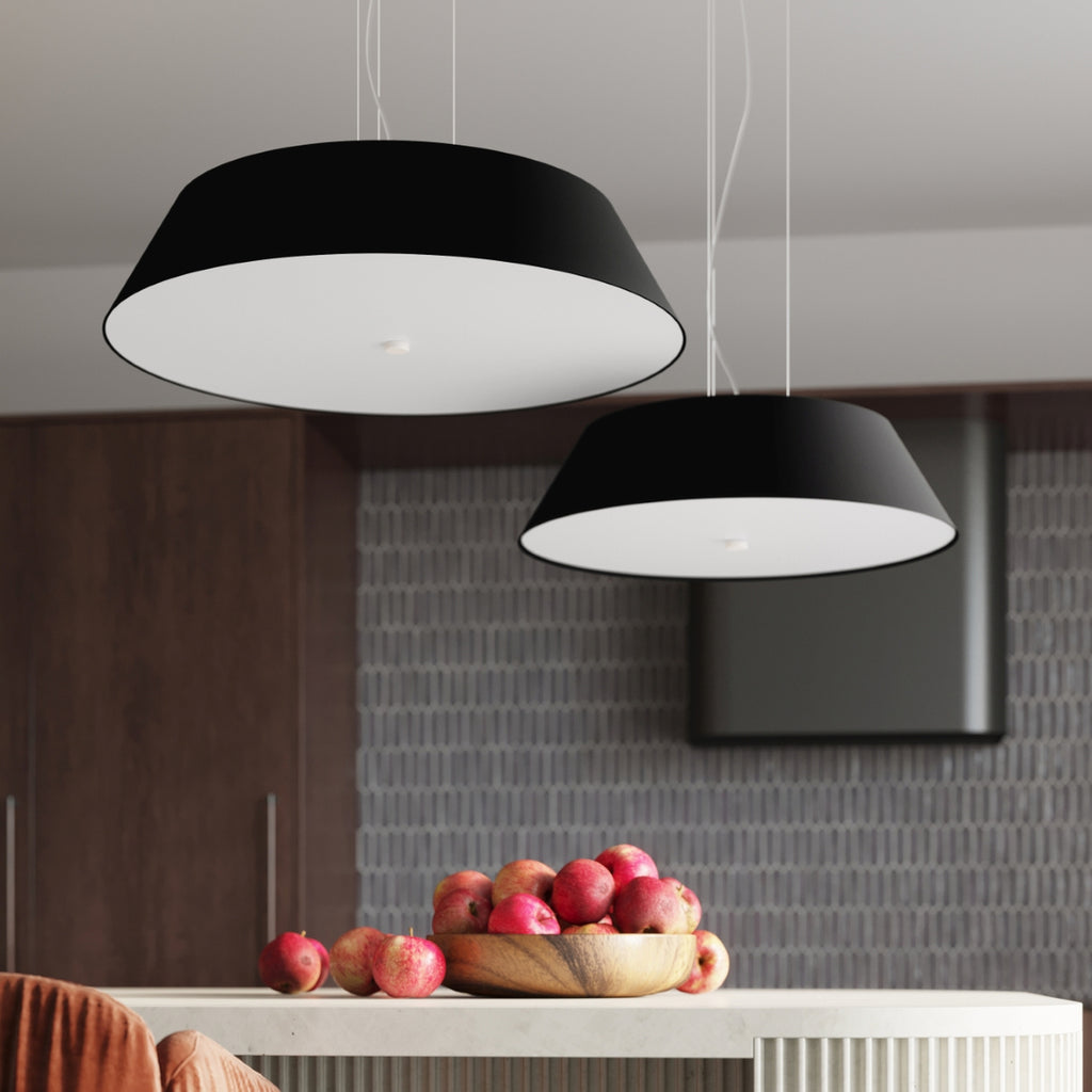 Lustre Vega 60 en tissu noir dans un intérieur contemporain