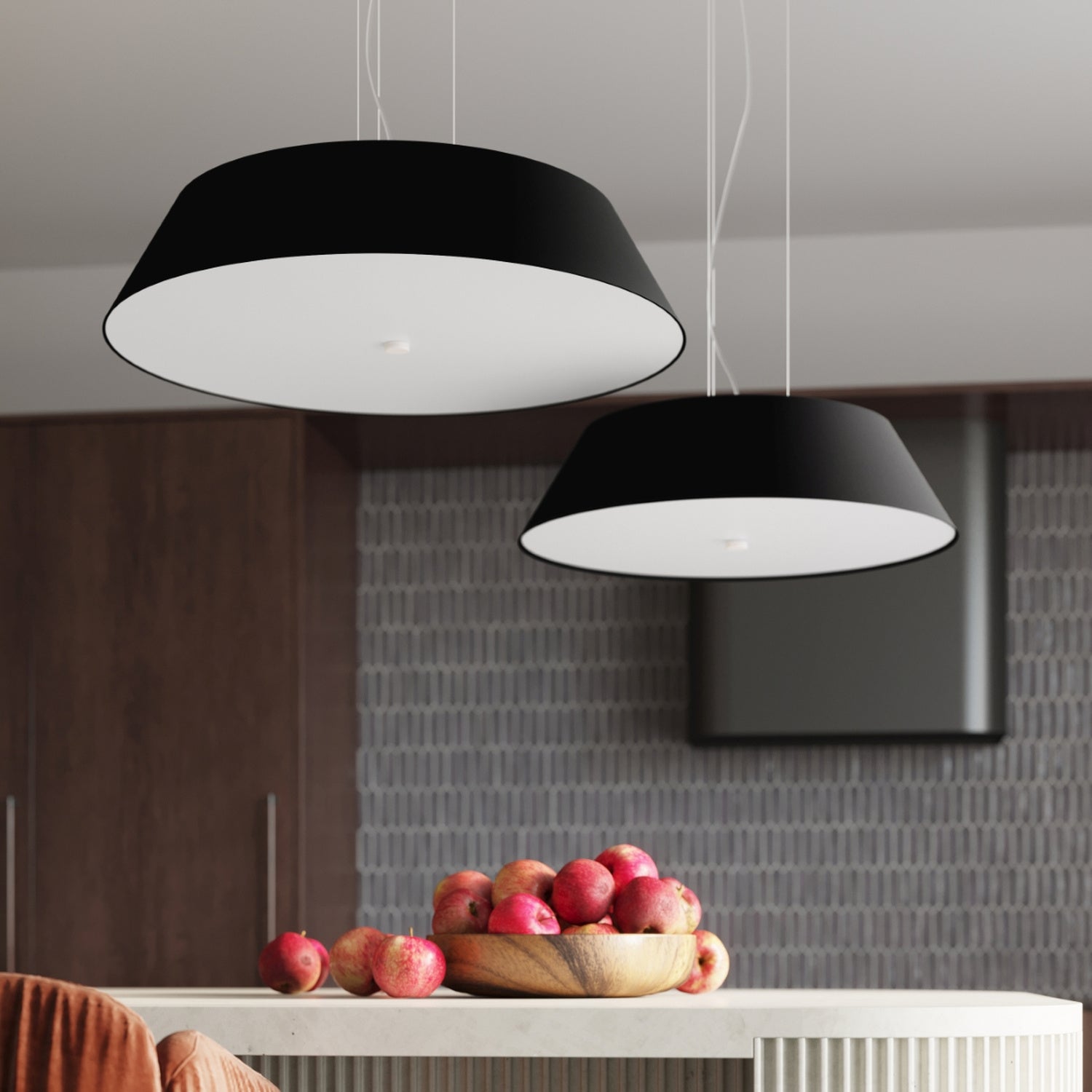 Lustre Vega 60 en tissu noir dans un intérieur contemporain