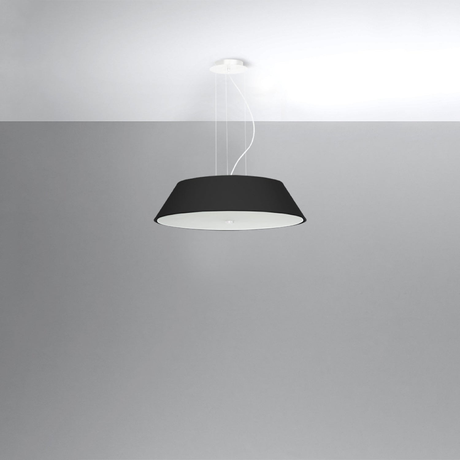 Lustre Vega 60 en tissu noir, vue montrant le diffuseur en verre dépoli
