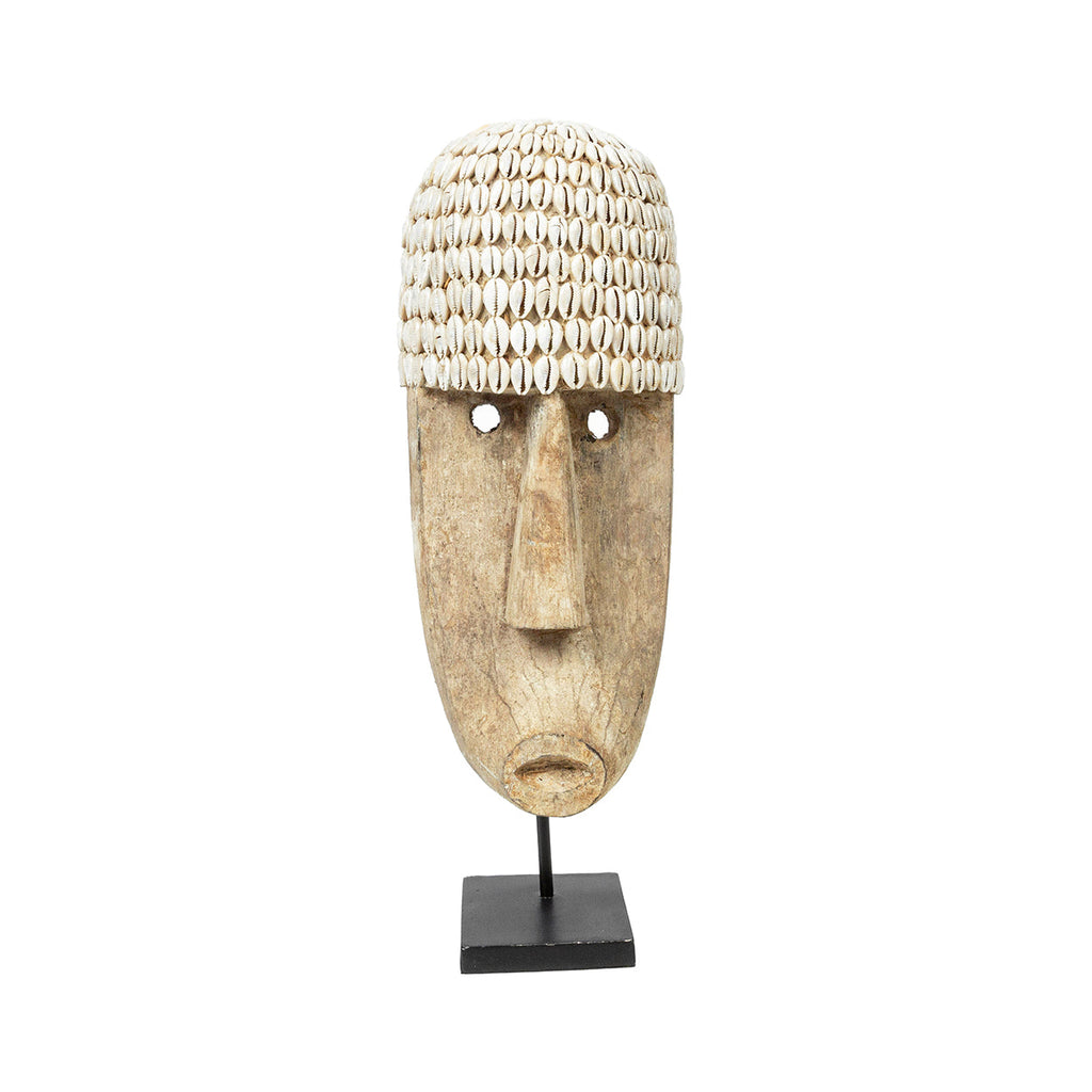 Masque Cowrie en bois et cauris sur socle 50 cm