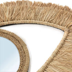 Détail de la frange de raphia et de la tresse qui cercle le miroir rond du Raffia Eye
