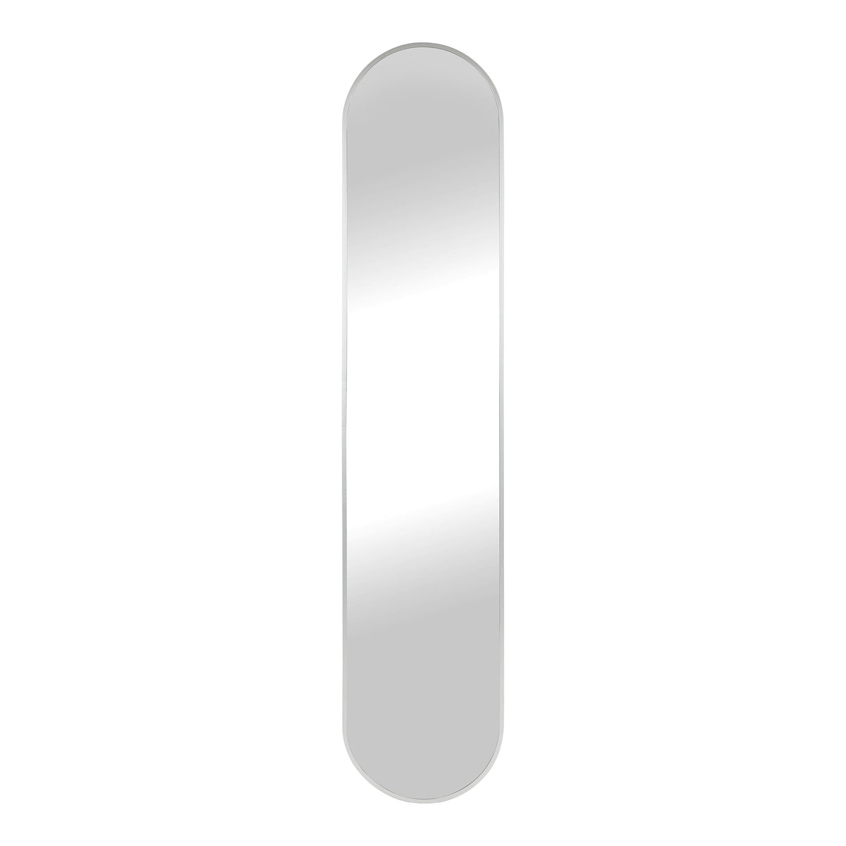 Miroir mural Hennetved en forme de capsule avec son cadre fin en aluminium argenté sur fond blanc