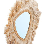 Miroir La Contessa vu de biais montrant le relief de la frange en abaca autour de la glace