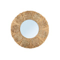 Miroir mural rond Palm Tree en raphia naturel à feuilles et franges ponctuées de coquillages cauris sur fond blanc