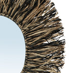 Détail des franges en raphia naturel et noir autour de la glace du miroir Raffia Fringe
