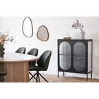 Miroirs Luxon noyer en situation salle à manger avec vitrine noire chaises vertes