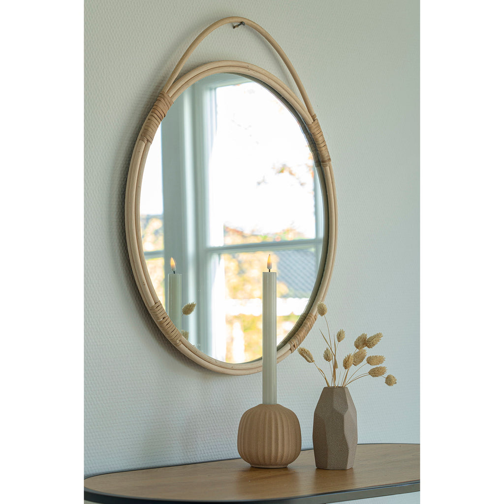 Miroir Malo rotin naturel au mur au-dessus d'une console bois ambiance Bohème