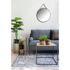 Miroir Trapani rond noir sangle détail au mur salon canapé gris style nordique